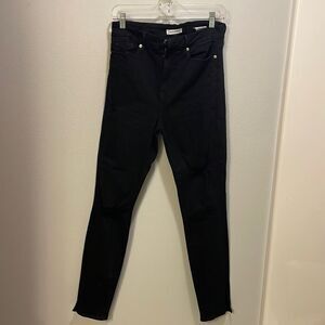 GOOD American Good Waist woman’s black jeans.